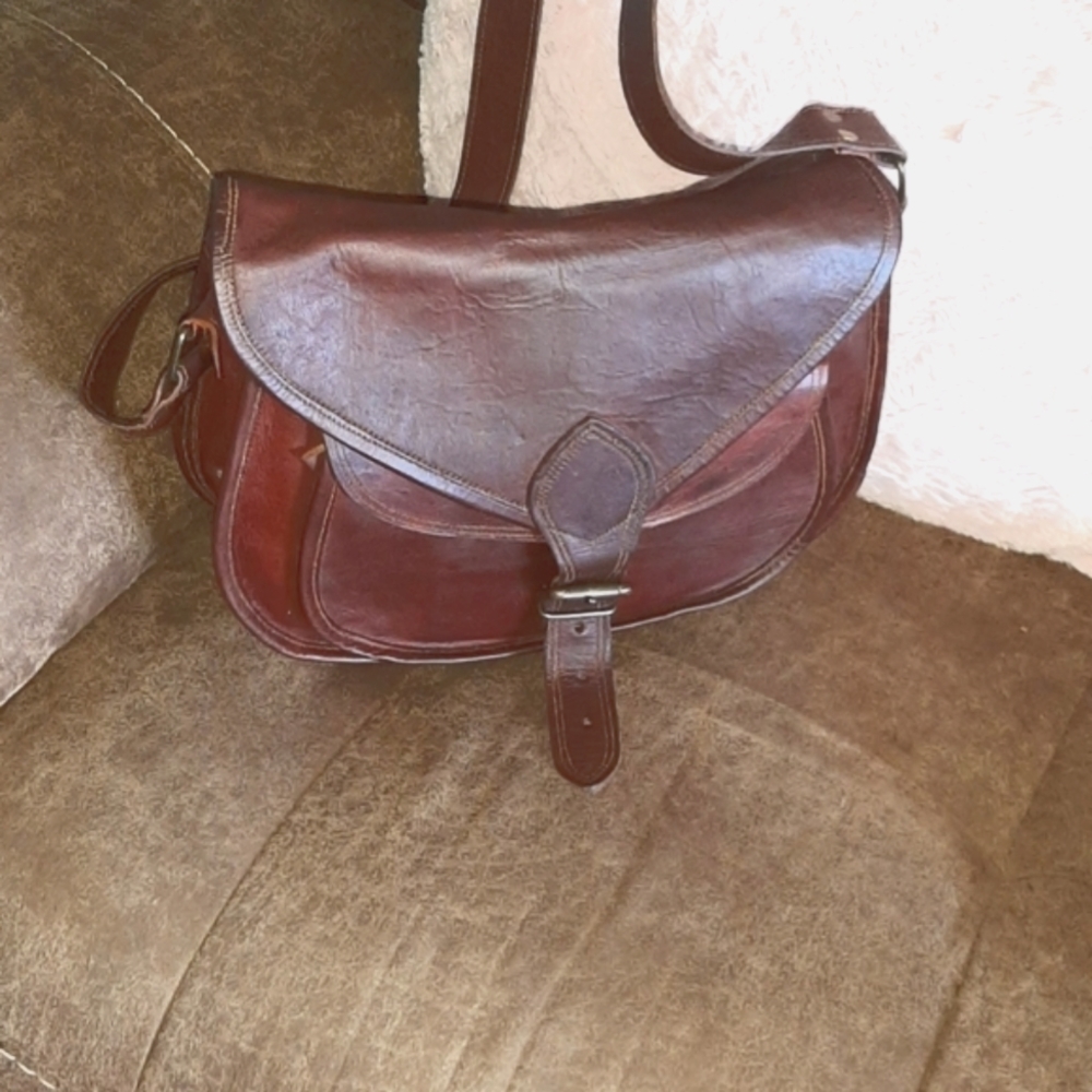 Satchel and Eagle Vintage crossbody bag. Brown leather.